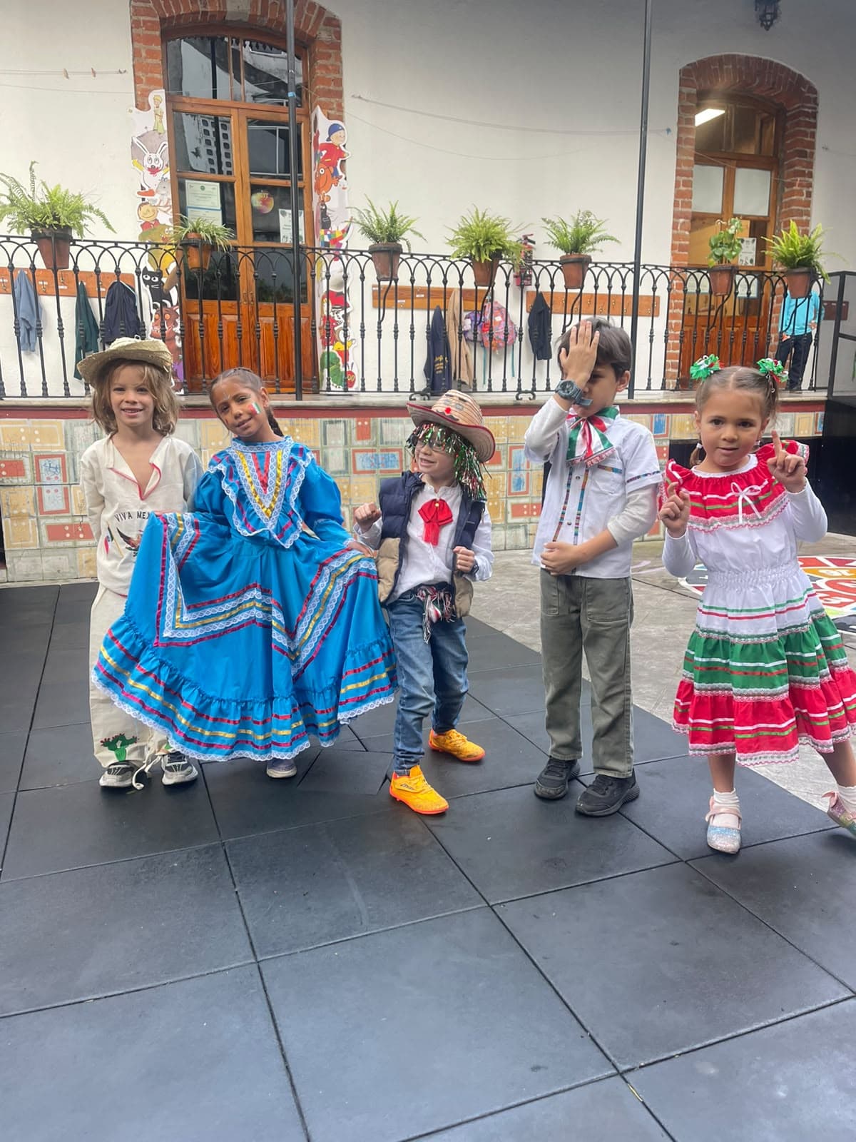 ¡QUE VIVA MÉXICO! The Grito de la Independencia celebrated at EFAD
